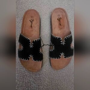 NWT TYNX Black and White Women's espadrille Slides Size 8.5